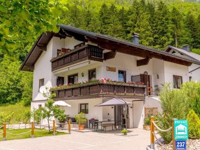 Leben, wo andere Urlaub machen – Haus mit Seeblick & Gästezimmer in Obertraun am Hallstättersee zu kaufen | Objekt 1100 | Daxner Immobilien Bad Ischl, Ebensee am Traunsee, Salzkammergut, Österreich