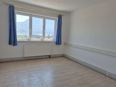 Repräsentatives Büro oder Ordination mit Seeblick & Top-Infrastruktur in Altmünster zu mieten | Objekt 1140 | Daxner Immobilien, Ebensee am Traunsee, Salzkammergut